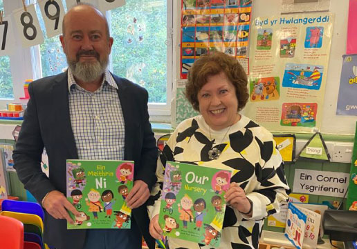 Prif Arolygydd Gillian Baranski a Estyn Prif Arolygydd Owen Evans
